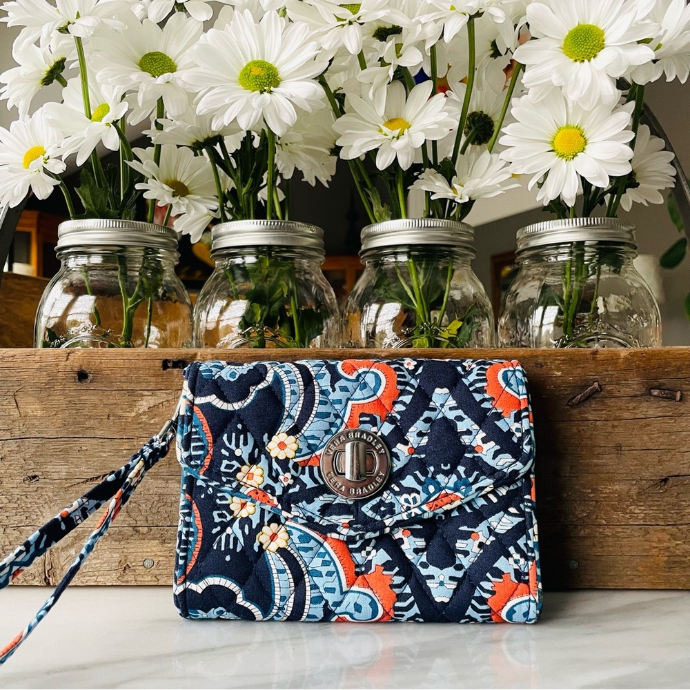 Vera Bradley•NWOT•Marrakesh (Retired) “Your Turn Smartphone Wristlet”•6.5”x 4.5”